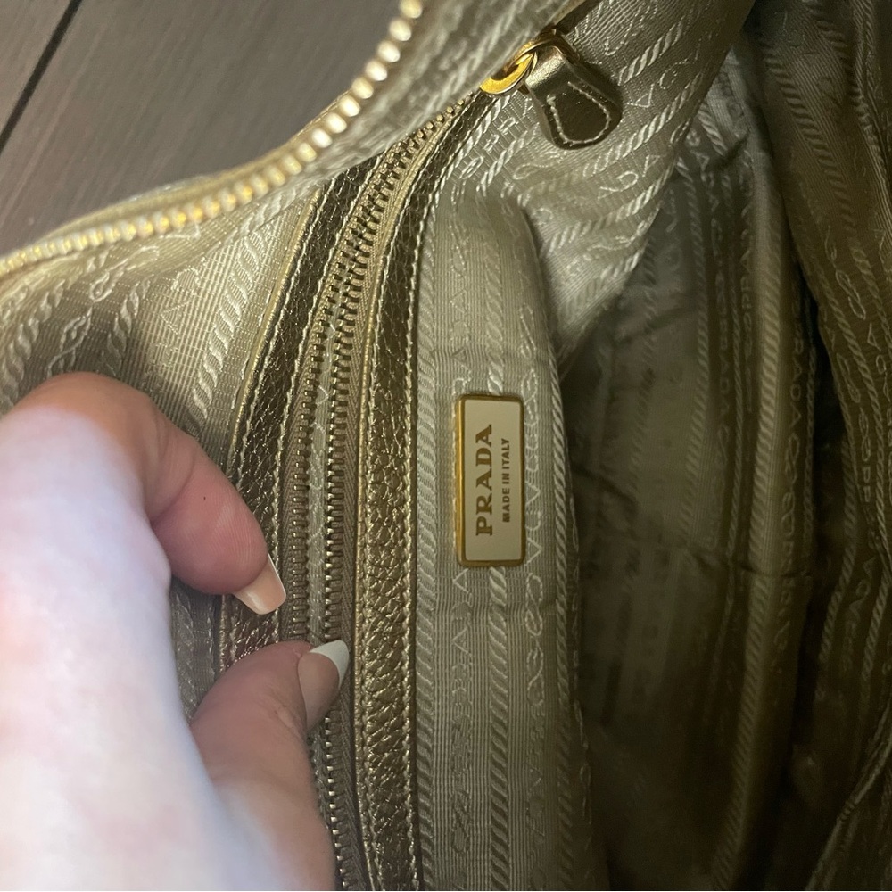 💯 Authentic Gold deerskin Prada hobo bag with Gold hardware - Picture 10 of 10